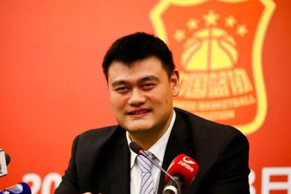 中國籃協(xié)現(xiàn)任主席是誰？